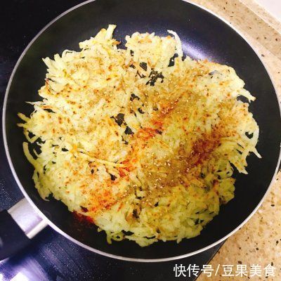 饭店|这样做土豆饼，比饭店里的还好吃