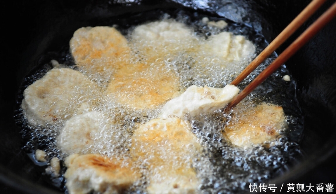 面糊|炸藕盒时,学会这样挂糊,外酥里嫩不油腻,比饭店做的还好吃