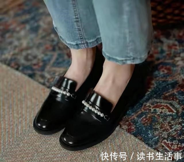 搭配 秋天的鞋再多也别少了乐福鞋，不仅上班能穿，逛街穿看着也洋气！
