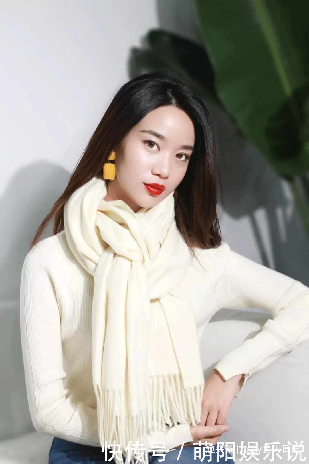 穿大衣怎样系围巾这样搭配比别人高级10条街,太有贵妇范了