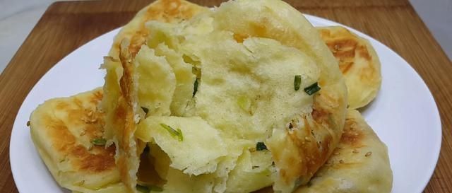 学会|以后面粉就这样做,撒1把葱花,比鸡蛋饼还好吃,学会自己当老板