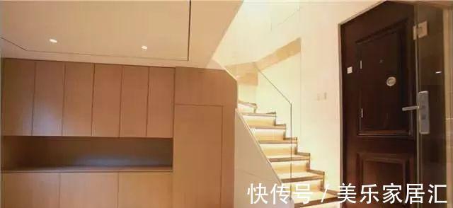 老房子|惨遭丈夫抛弃,单亲妈妈挤15㎡娘家靠父母养,让1岁宝宝睡地板!