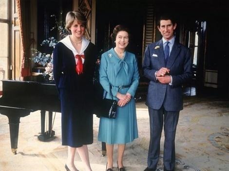 蓝宝石!戴安娜婚戒平淡无奇,卡米拉婚戒是无价之宝,查尔斯送礼太偏心了