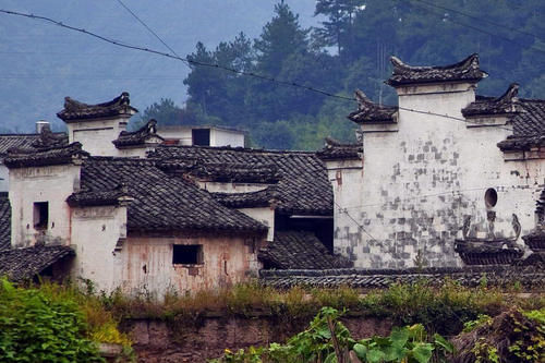 浙江一“神秘”古村，四面环山百年不涝，395幢明清古建不输流坑