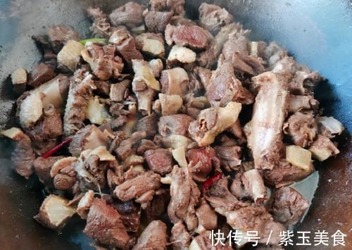 大鹅炖不烂,腥味还重?学学东北人的做法,鹅肉软烂入味还不腥!