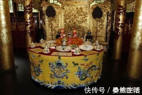 冰糖炖燕窝|古代皇帝每天吃饭，真的有几百道菜吗？