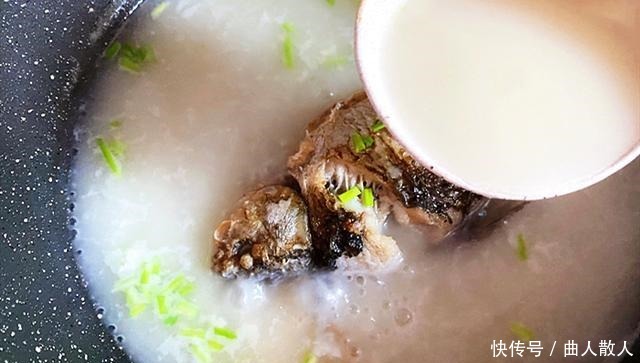 炖鱼汤时,不论哪种鱼,多加这一步,汤色浓白鲜香,营养又好喝