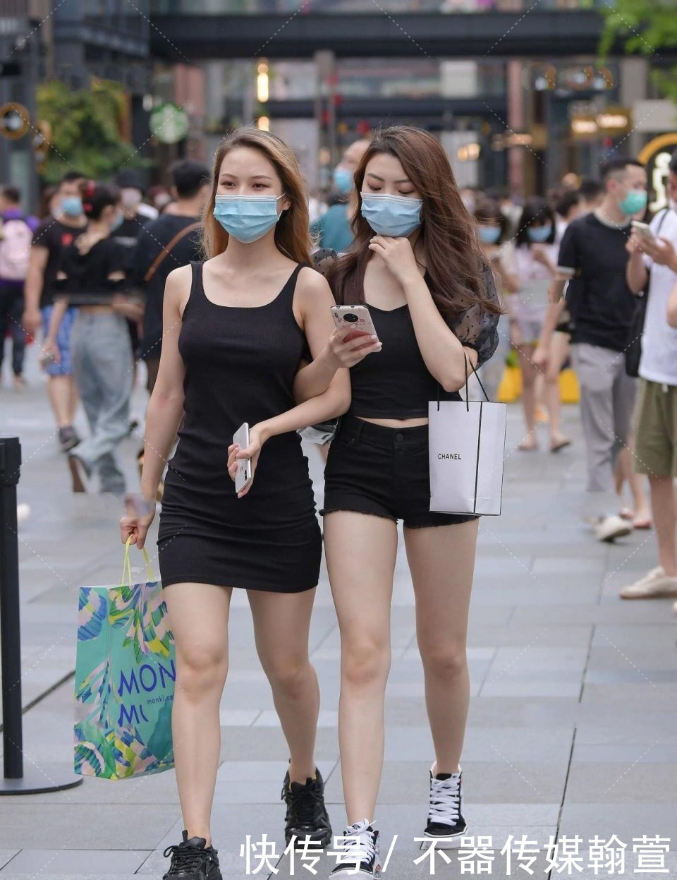 莫尔代|夏季穿搭莫尔代修身裙，款式简约时尚显身材，清新靓丽显成熟