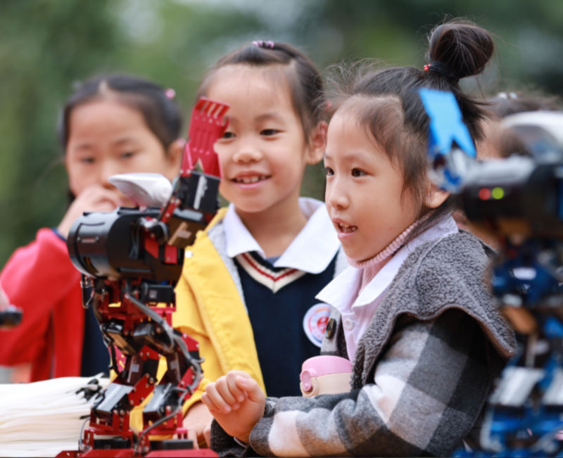 曾庆旻|柳州市鱼峰区：校园科技节让学生过足“科学瘾”