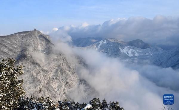 雪中仙境|龙头山雪中仙境，天地一色吸引游客赏玩