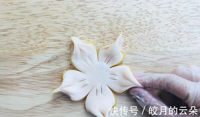 下午茶|颜值高又好吃的桃花酥，制作简单，可口美味！