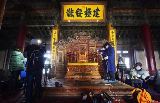 龙椅|专家对溥仪的龙椅修复了3年,却一直没有坐过,声称:不敢坐!
