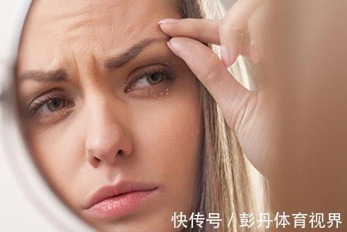 长脂肪粒|长了脂肪粒怎么办?不能用手抠也不能抓挠,教你真正的去除办法