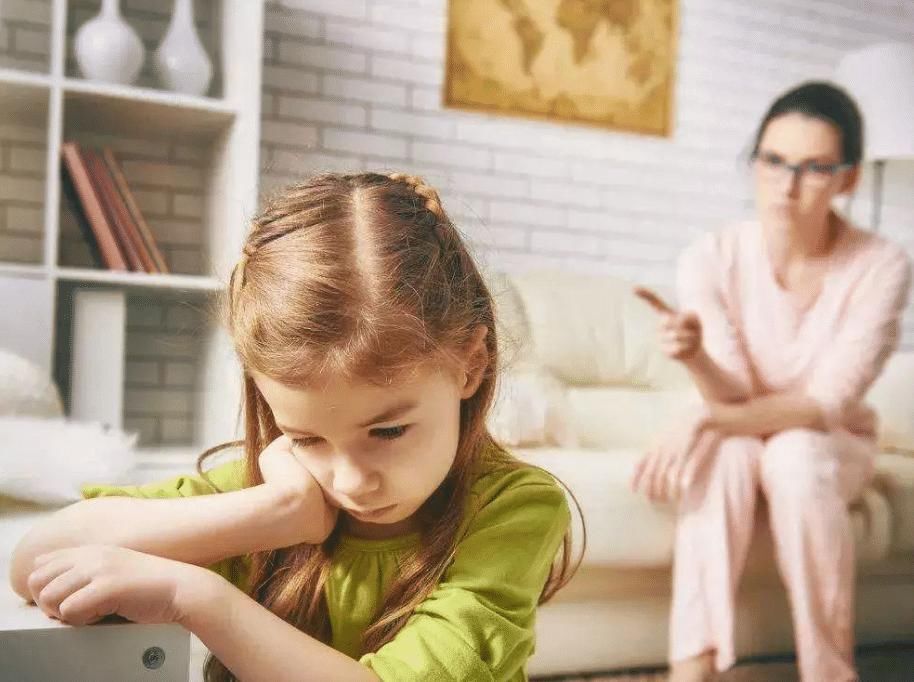 行为|哈佛研究发现:这6种行为会导致孩子大脑“变笨”,父母别大意了