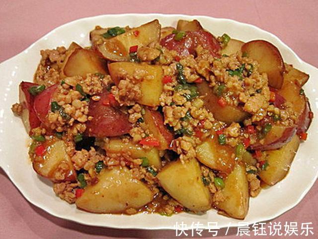 土豆的这种做法,儿子总说吃不厌,我家隔三差五就做一回,超下饭