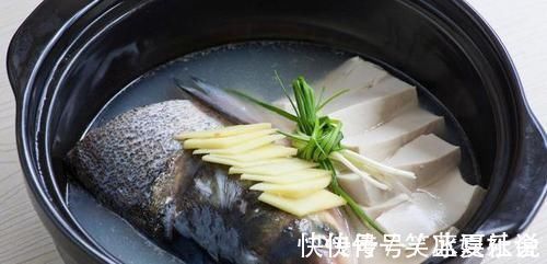 添加|不管炖什么鱼头汤,牢记3个技巧,不仅汤汁奶白,鱼肉还特别鲜