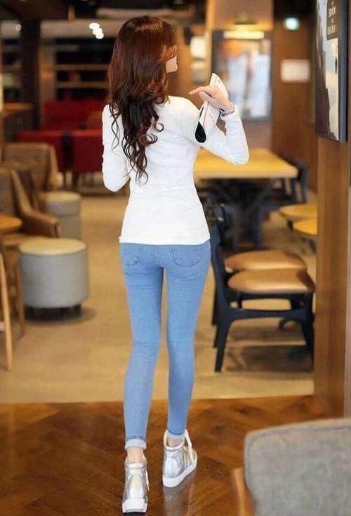 魅力 性感紧身牛仔裤,越看越好看,尽显性感魅力!