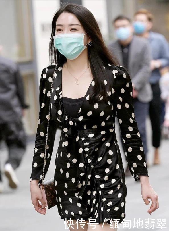 优雅|一眼就“沦陷”的波点裙,教你穿出百般风格花样,优雅显气质!