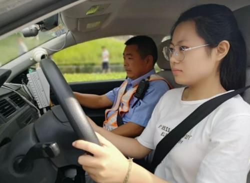 驾驶证|大学期间看似不起眼的证书，实则对就业帮助很大，学生应尽早去考