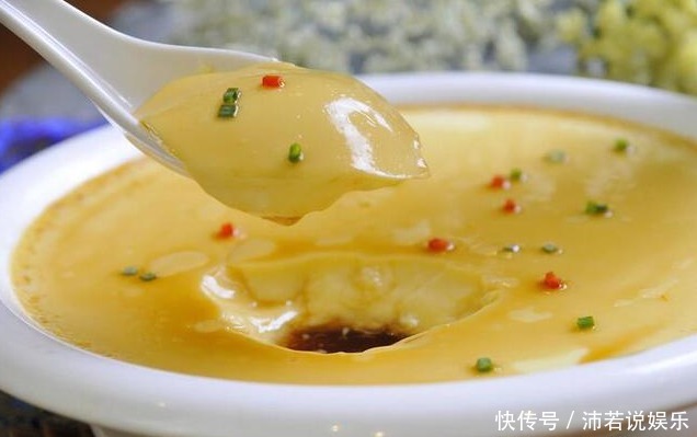 婆婆总嫌弃我做的蒸鸡蛋不好吃,她做的却又香又嫩,原来有诀窍