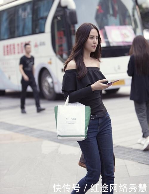 完美|街拍:长得好看的,轻熟风格的穿搭,展现出完美女神范儿!