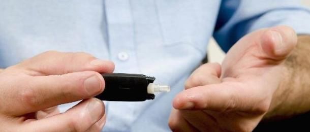 血糖|82岁王大爷患糖尿病40年,没并发症,少吃以下3种食物,做好4点