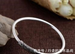 首饰 中年女性适合佩戴的4种手镯,不仅时尚还很显品味!你喜欢哪一个!