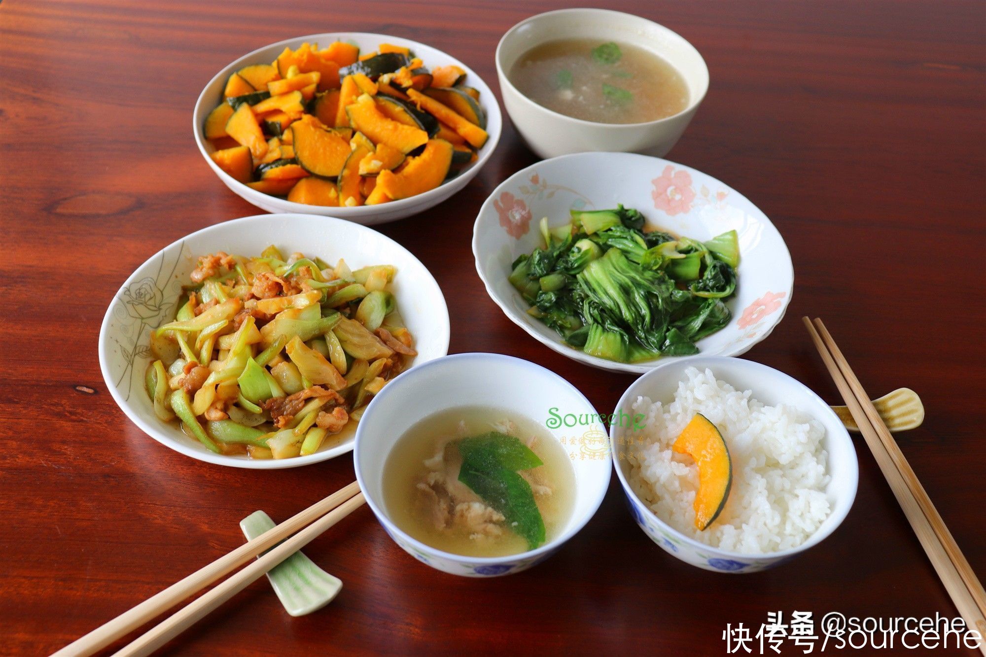 回家|2个单身女孩的晚餐，三菜一汤，不足10元，网友：可以娶回家