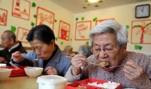 果汁|有糖尿病的人,吃饭时牢记5句话,一个月后血糖会悄悄下降