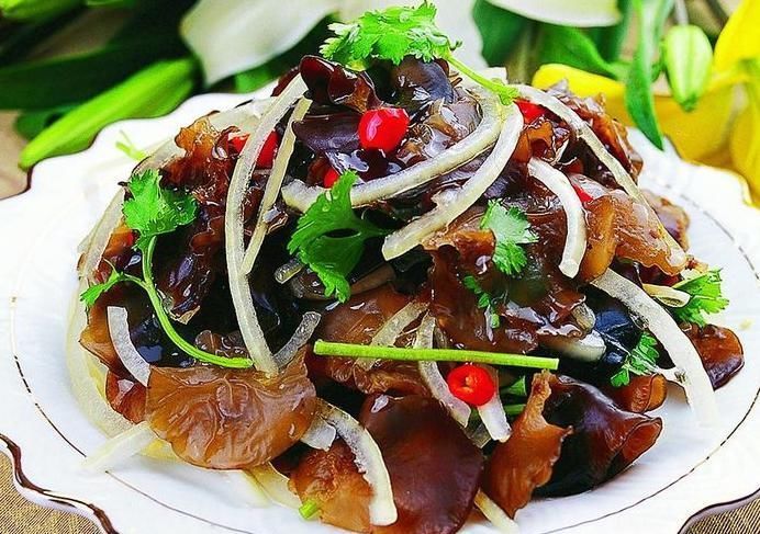 木耳|黑木耳好吃却不能瞎吃,吃黑木耳有一大禁忌,现在知道还不晚