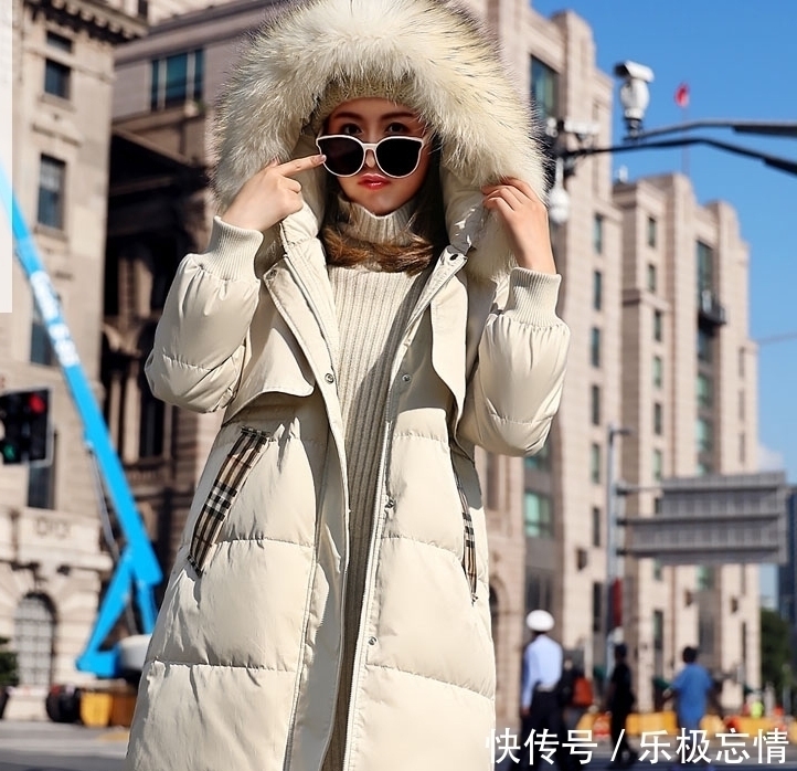 穿羽绒服的冬天,远离小个子矮胖穿搭,利用4招技巧,轻松显高!