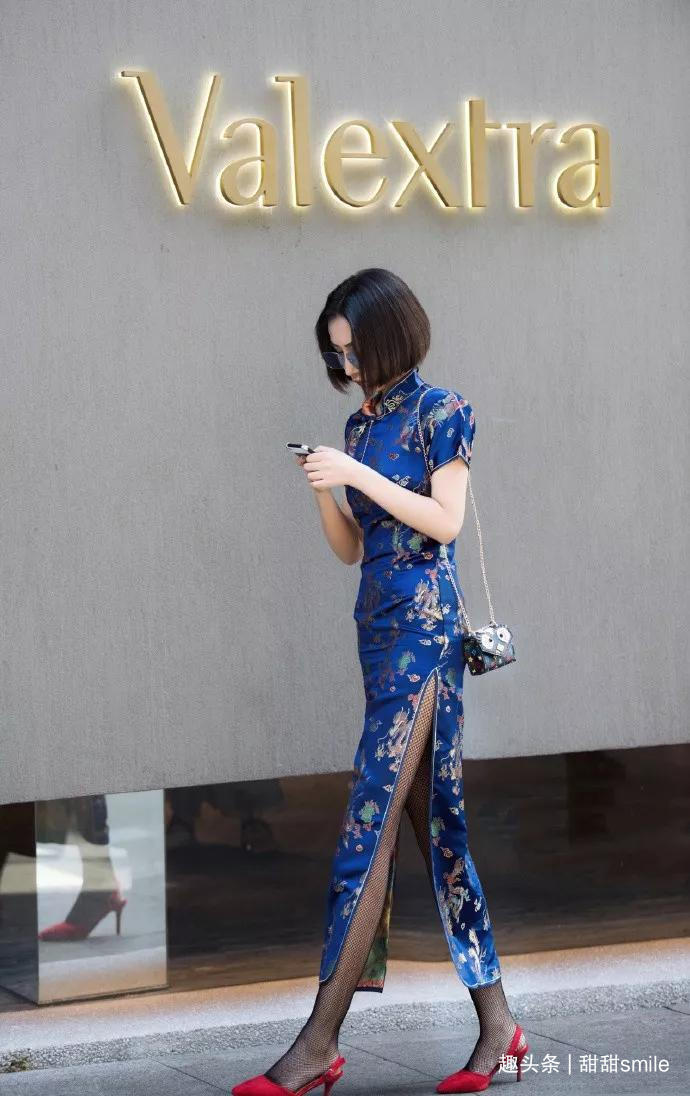 美女脚上穿着一双黑色的尖头高跟鞋,让她看上去双腿显得更加修长