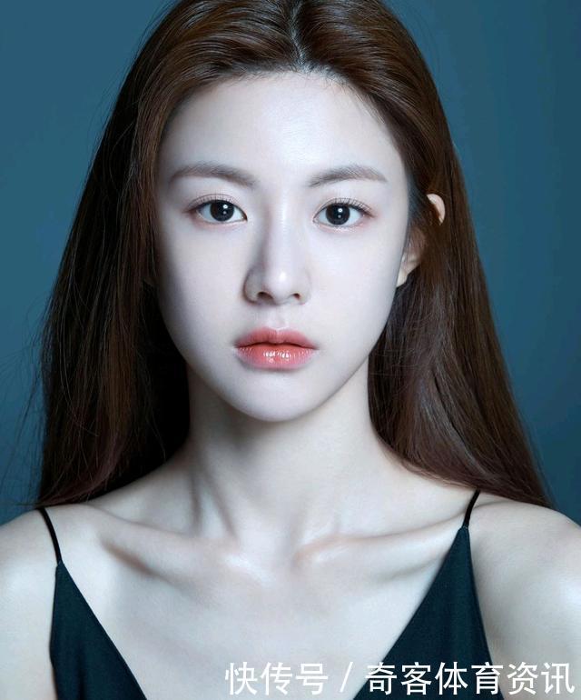 韩国三大整形模板,为自己画像找医生整容,一个还是jisoo的好朋友