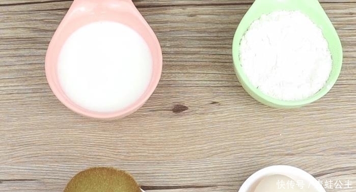 营养|分享一款猕猴桃酸奶蒸糕,甜香营养,好吃美味,不错的居家糕点