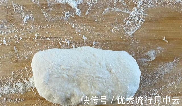 自从学会这个烤饼的做法，早餐更美味了，外皮酥脆，内里多层柔软！