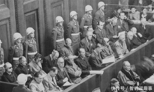 德军驱赶|不该被遗忘的历史；被逼迫的犹太妇女不着片缕