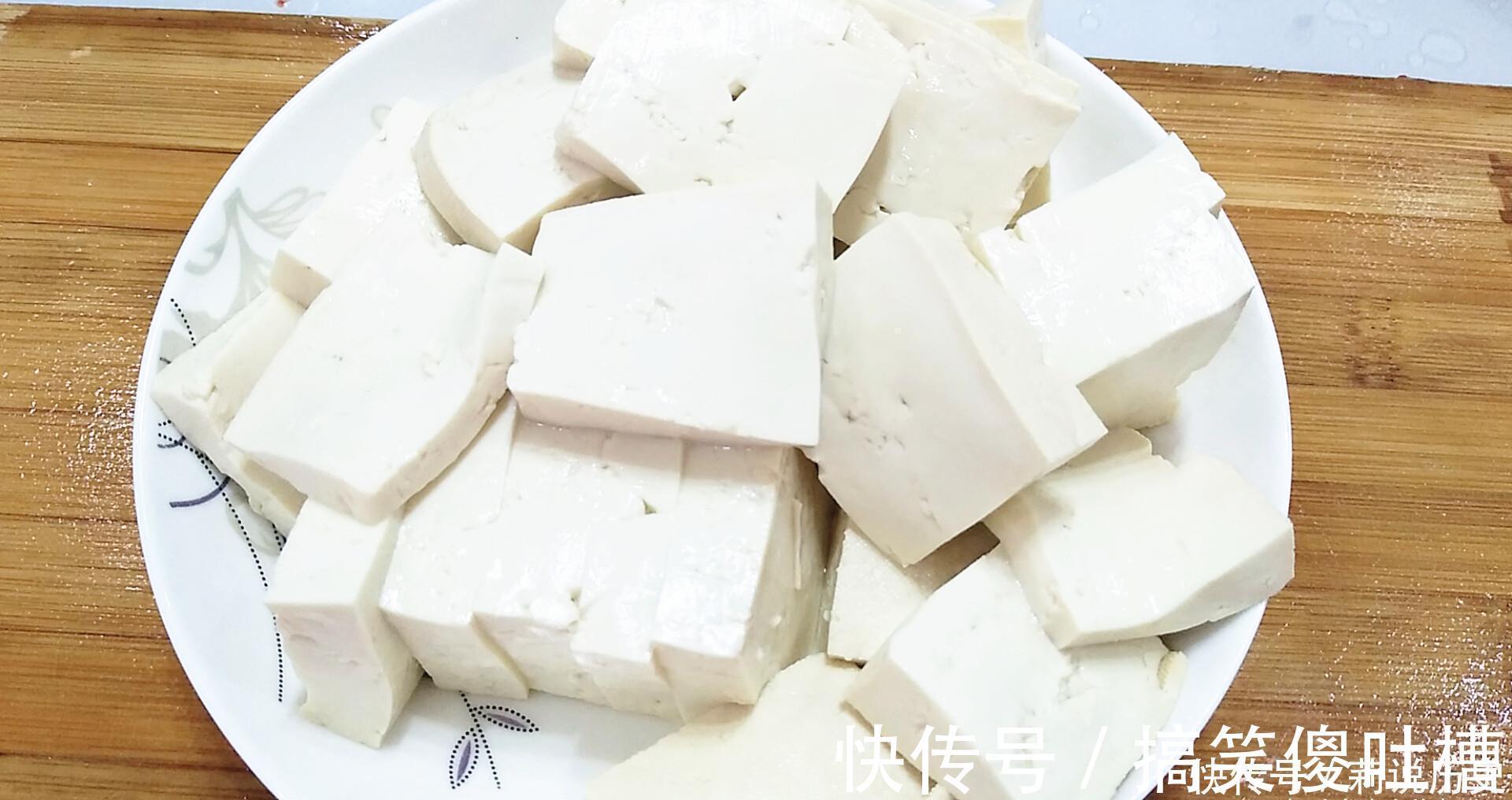 肉质|草鱼和豆腐价廉味美,放在一起炖肉质细嫩,汤浓味美,没有泥腥味