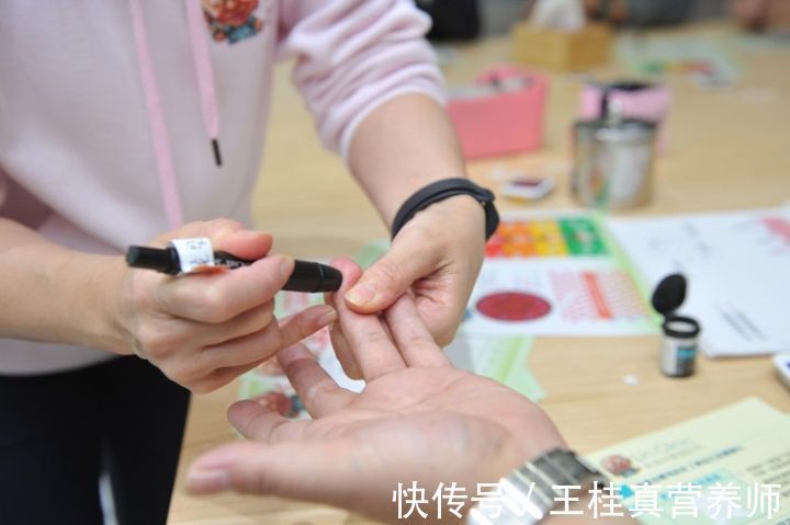 试纸|测量血糖5步走,做对了血糖数值准确,做错了后果不好说
