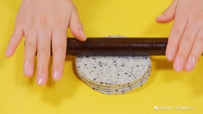 面粉里加1碗黑芝麻!1次能做十多个,包子也没有它香