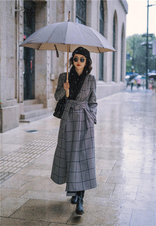 大衣的精髓是什么？三木博主的“优雅穿搭”，明明白白揭示这一点