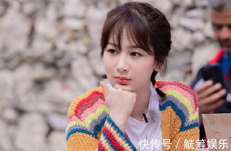 《中餐厅》杨紫认错同胞,谁注意她接下来的救场真给中国人长脸