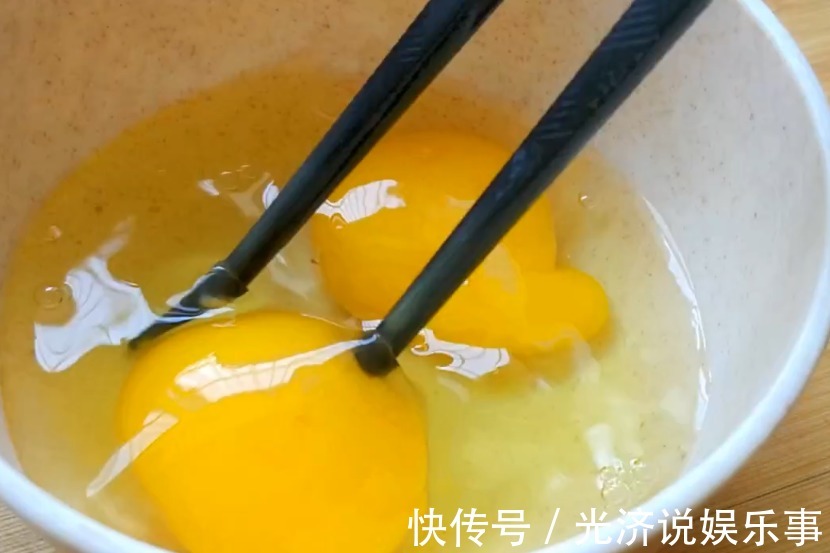 新吃法|1分钟学会鸡翅新吃法,外酥里嫩,肉嫩多汁,端上桌大家抢着吃