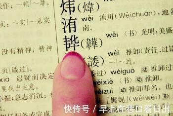 心理健康|爸爸姓易,随口给5胞胎取了名字,把在场的护士都笑弯了腰绝了