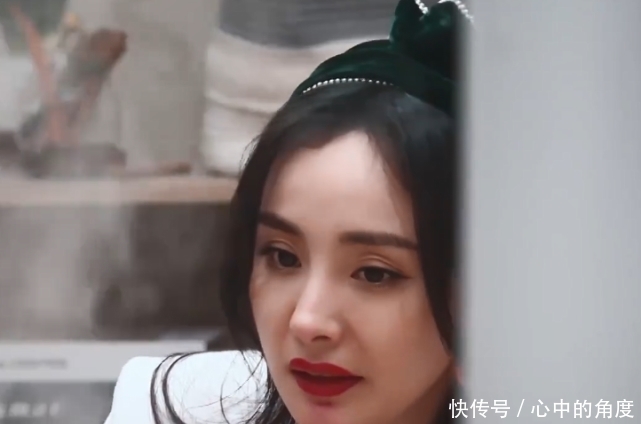 杨幂《密逃》疲态尽显,眼窝凹陷用遮瑕掩盖,3季状态对比很尴尬