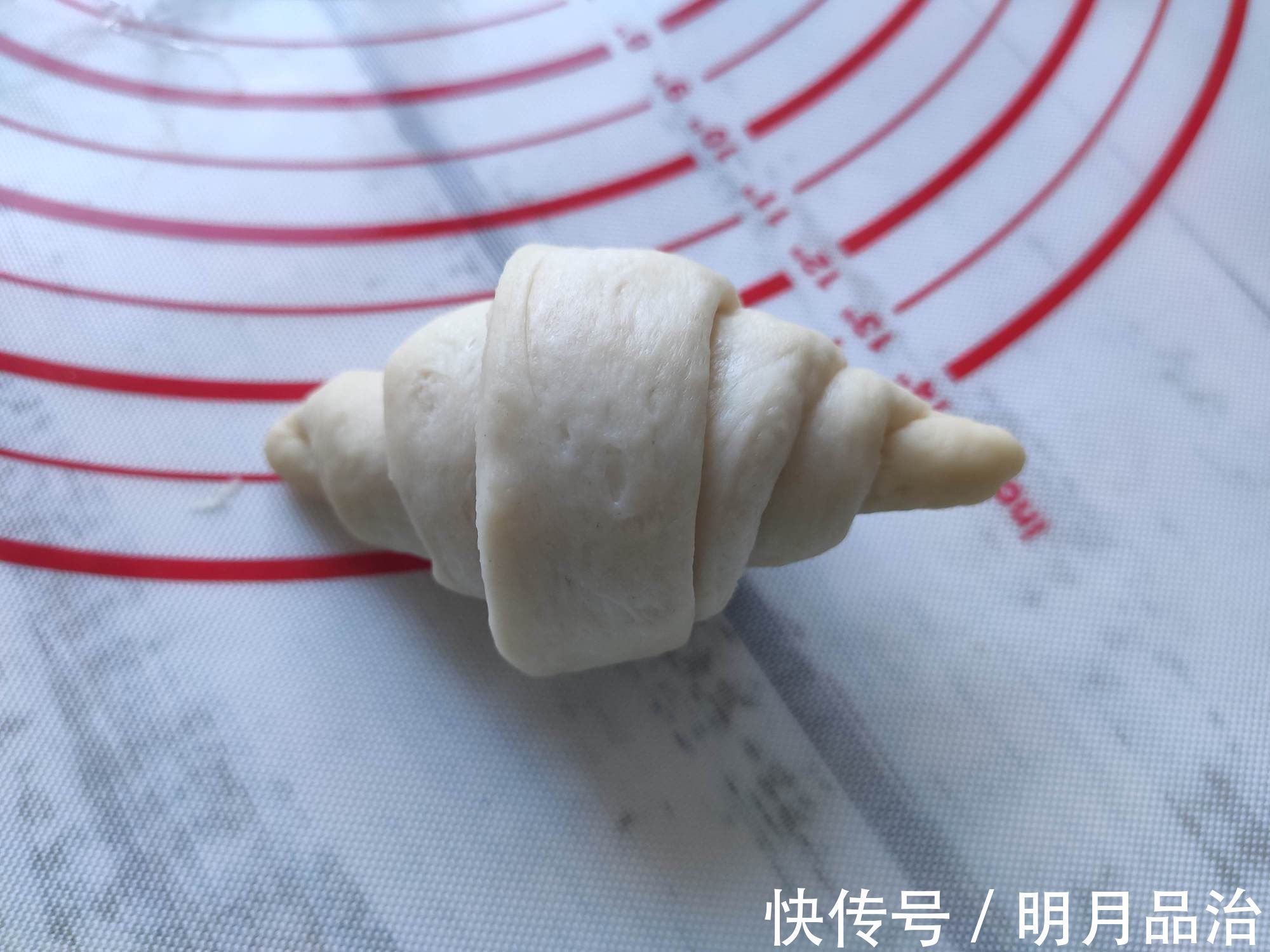 不用黄油也能做的面包，松软好吃，奶香浓郁，孩子早餐最喜欢它