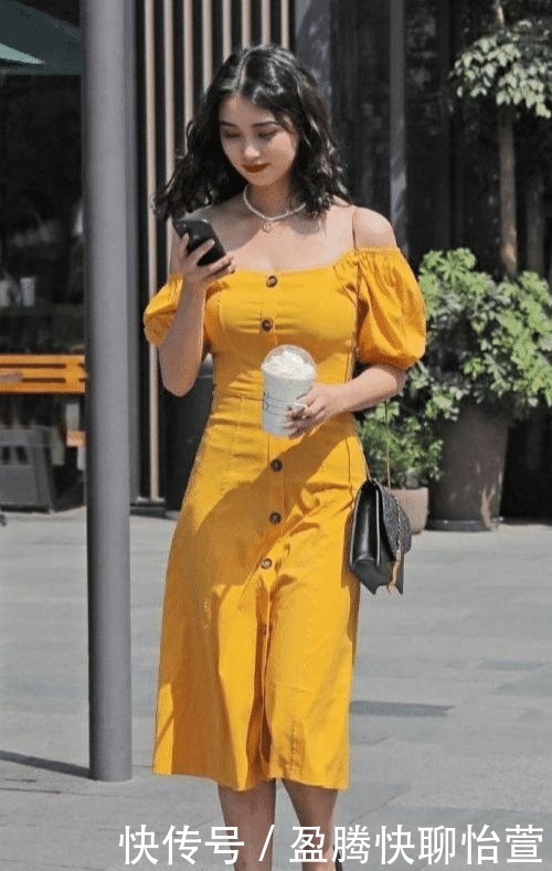 连衣裙|复古女郎穿“姜黄色连衣裙”,这气质像极了王妃贵族