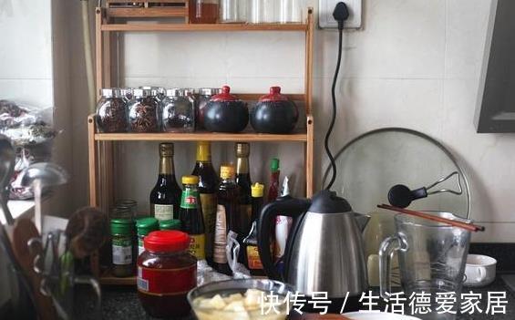一进小姨家的厨房以为走错了,物品摆放太整齐,看不到瓶瓶罐罐!