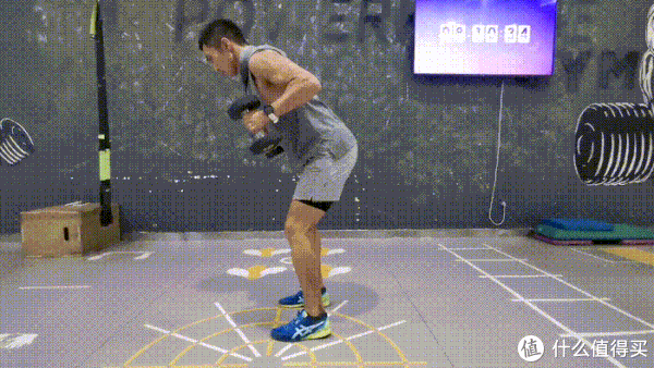 动作|健身成长手册 篇二十二：一对哑铃练遍全身肌群，14个哑铃健身动图，新手跟练起来