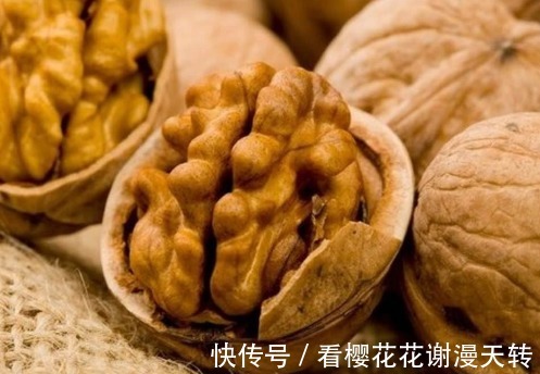 补脑|吃核桃的妙用一览,两类人平时尽量不要食用核桃,你在其中吗