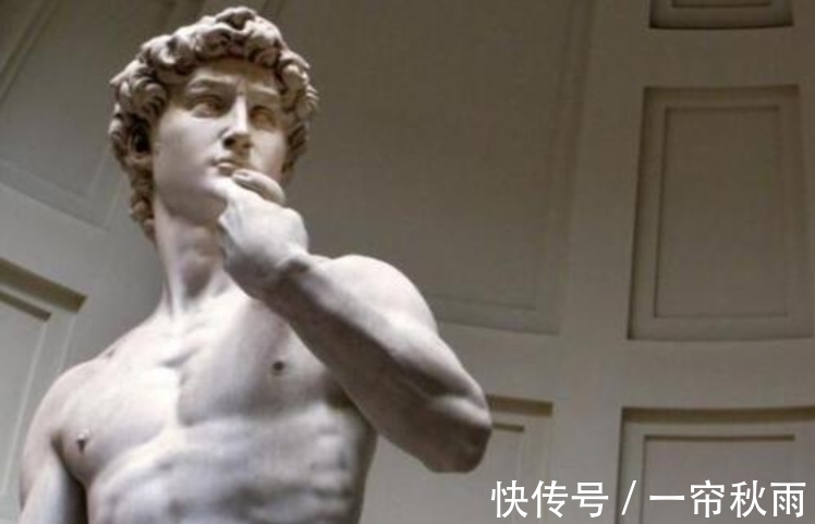 绕道$中国最“另类”的雕像:女人走过低下头,带孩子的市民都绕道离开